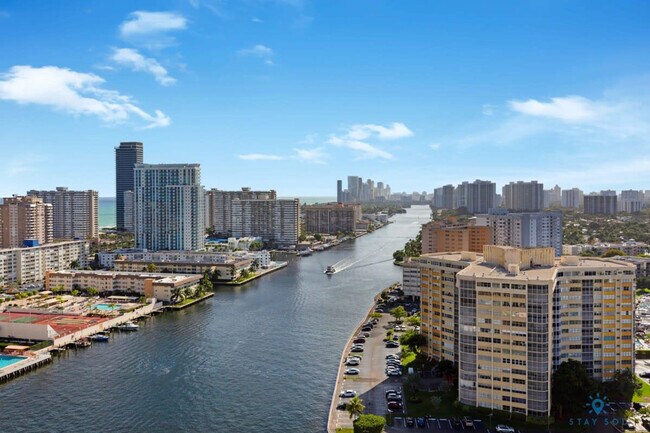 Building Photo - 2602 E Hallandale Beach Blvd