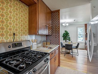 Building Photo - 2 Bed and 1 bath charming and move-in-ready home