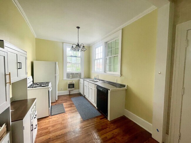 Building Photo - 828 N Jefferson St