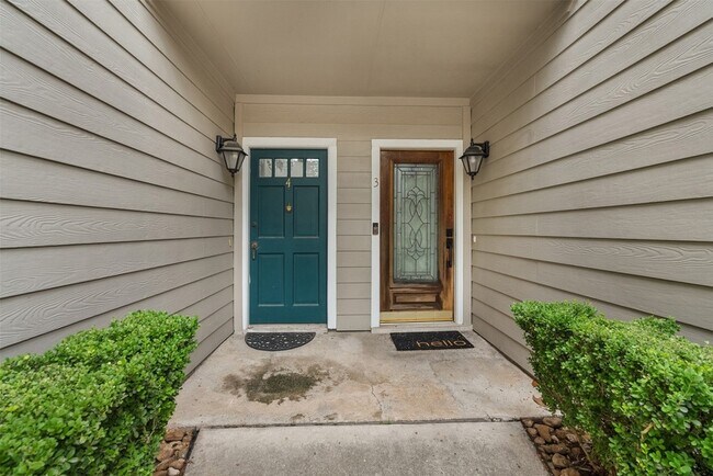 Building Photo - 2220 Bering Dr