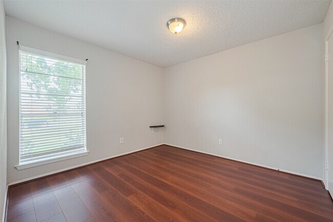 Building Photo - 17114 Quail Glen Dr