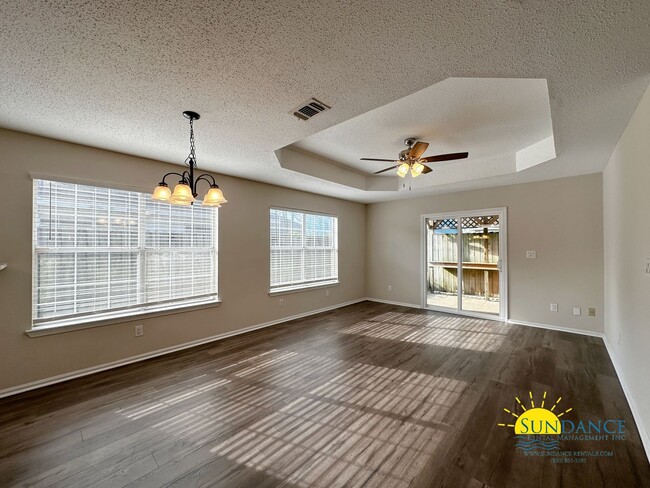 Building Photo - Pet Friendly 4 Bedroom Home in Fort Walton...