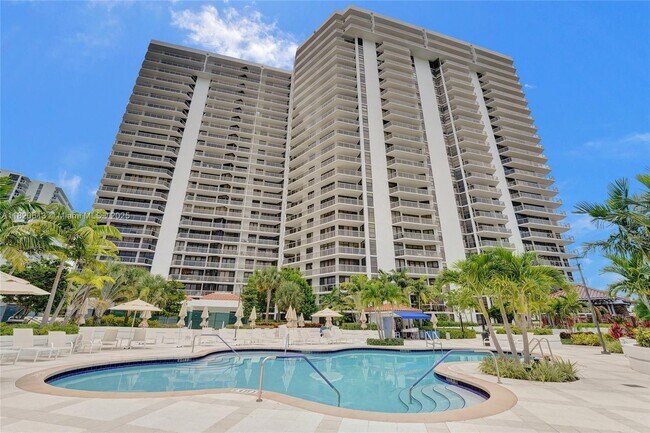 Building Photo - 20281 E Country Club Dr