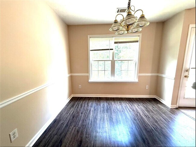 Building Photo - 3683 White Pine Rd