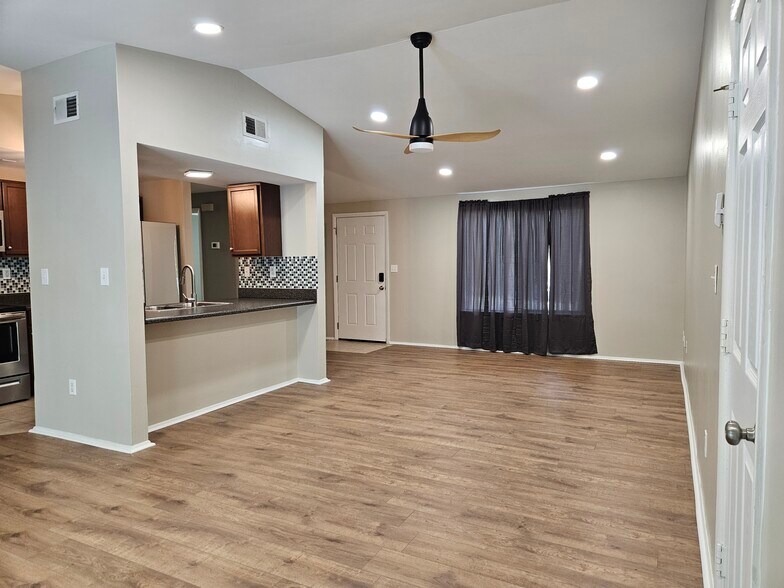 Building Photo - 182 Forestview Cir