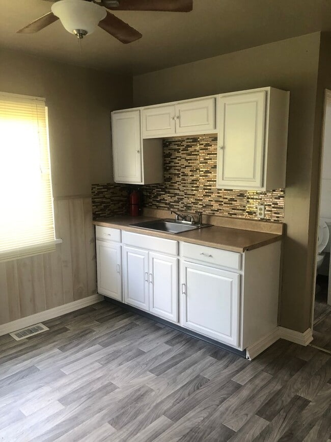 Building Photo - 1 Bedroom Newly renovated garden style apartments available for rent