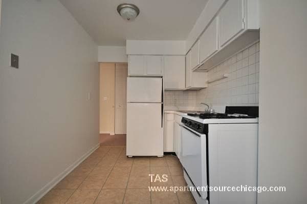 Building Photo - 544 W Melrose St