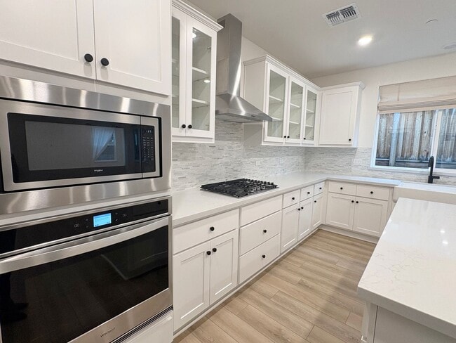 Building Photo - Beautiful 4 Bedroom 2.5 bath Home In Oakley with Solar