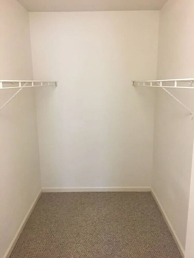 Building Photo - COMING SOON - 1 Bedroom House with Garage on Masonboro Loop