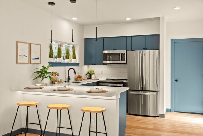 Building Photo - 950 NE Norton Ave