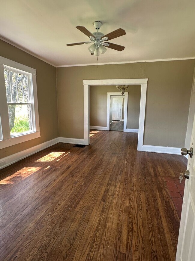 Building Photo - Charming 2-Bedroom Brick Home with Classic Features