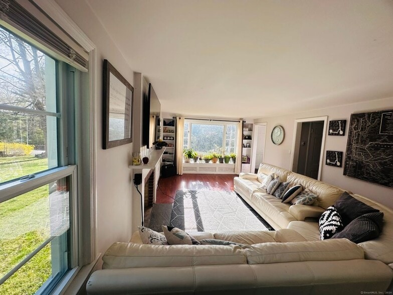 Building Photo - 37 Weed St