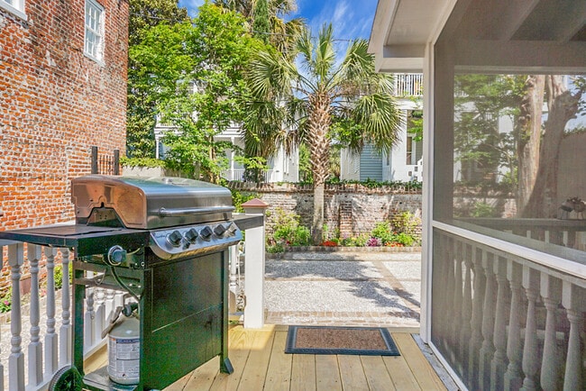 Building Photo - 6 Wentworth St