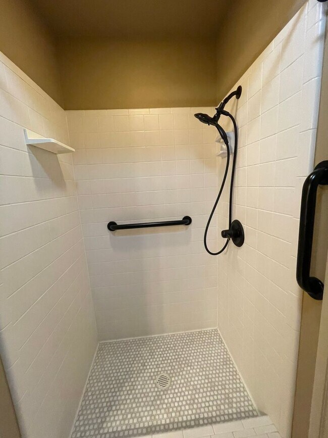 Building Photo - 55 and up community!!  2 bed flex floorplan with office, bright natural light throughout, 2 car g...