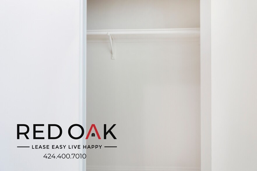 Building Photo - 6829 Simpson Ave