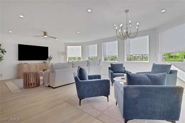 Building Photo - 2728 Tiburon Blvd E