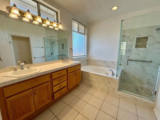 Building Photo - Upcoming! Move in Ready 7/25/26 Spacious 4 Bed/2.5 Bath Home Escondido