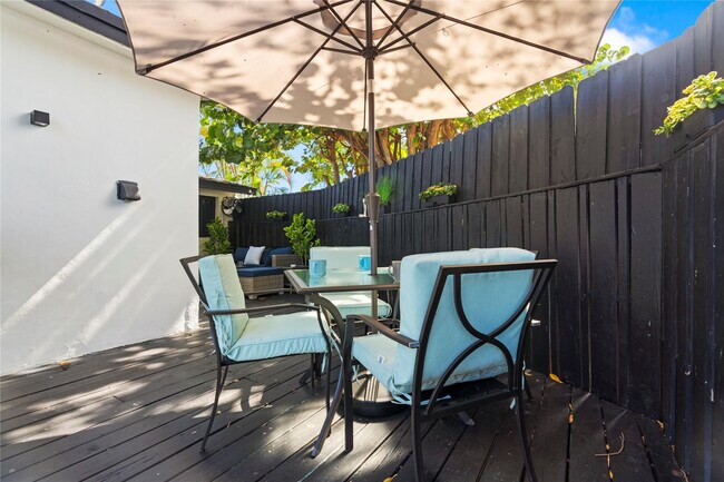 Building Photo - 719 NE 36th St