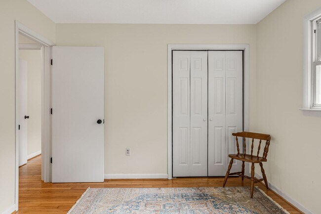 Building Photo - Royal Pines Gem with Private Fenced Yard