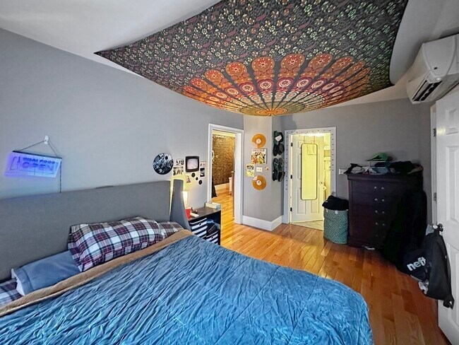 Building Photo - 493 Beacon St