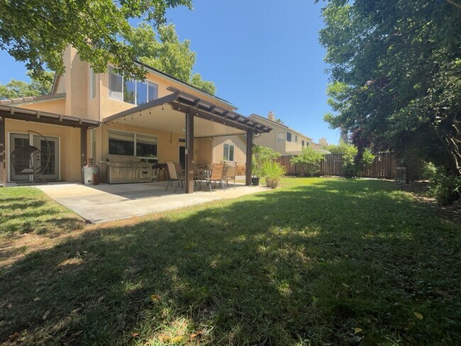 Building Photo - Spacious East Davis Home available in July!