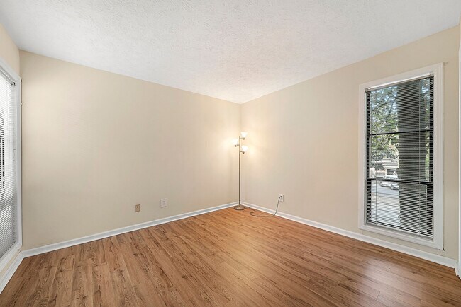 Building Photo - 670 Highland Ct