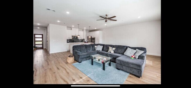 Building Photo - 5629 Woodlands Dr