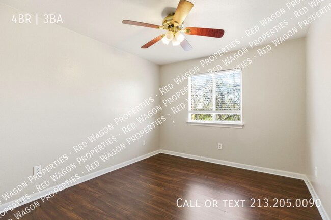 Building Photo - 2635 Lakehills St