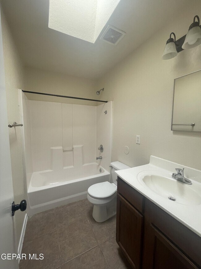 Building Photo - 1832 Shreya St