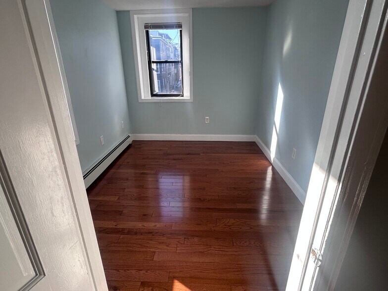 Building Photo - 349 Sumner St