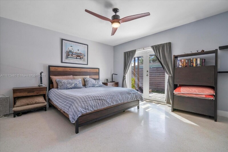 Building Photo - 1900 NE 42nd St