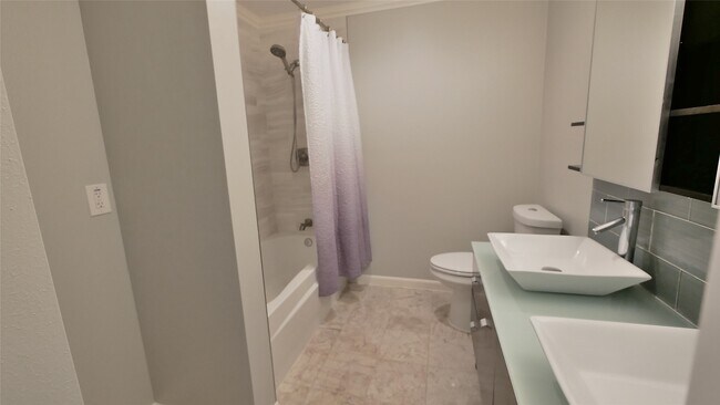 Building Photo - 8003 Oakwood Forest Dr