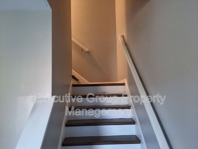 Building Photo - 200 Adena Loop