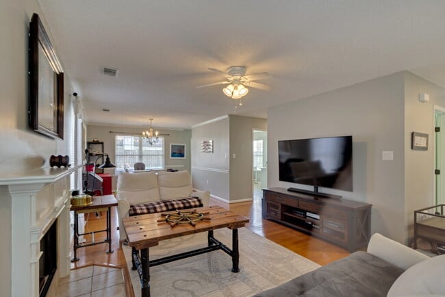 Building Photo - 231 Parkview Ct