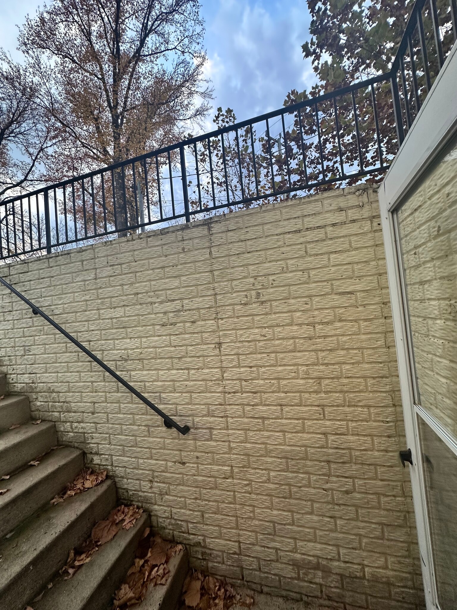 Building Photo - 2907 Dumas St