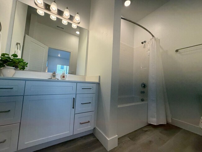 Building Photo - 5801 S Garnet Dr
