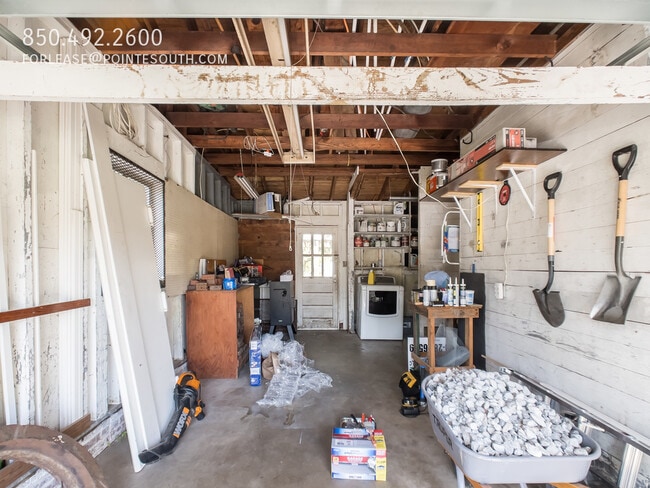 Building Photo - 1102 E Texar Dr