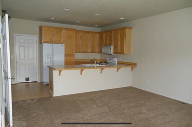 Building Photo - 3205 NW Foxtail Pl