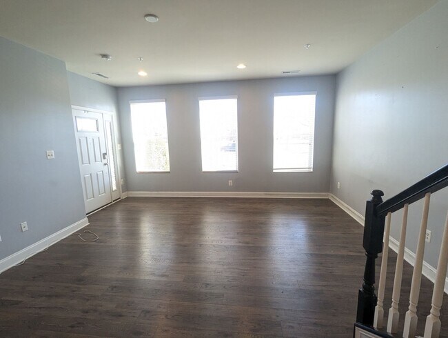 Building Photo - Ground level (two story) Condo in Westview South Community available early April!