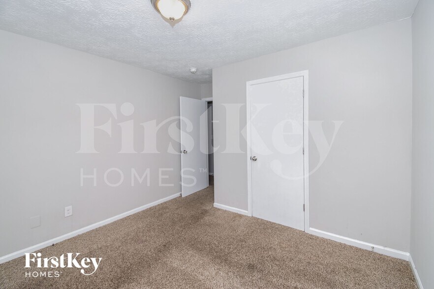 Building Photo - 1648 Olde Oak Dr