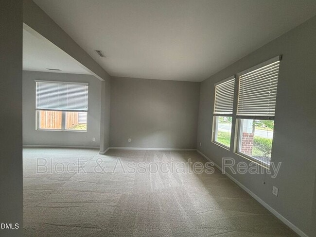 Building Photo - 4 White Spruce Ct