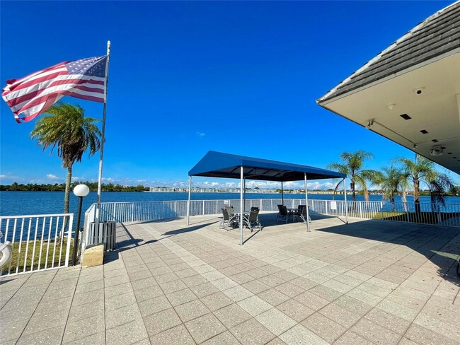 Building Photo - 1175 NE Miami Gardens Dr