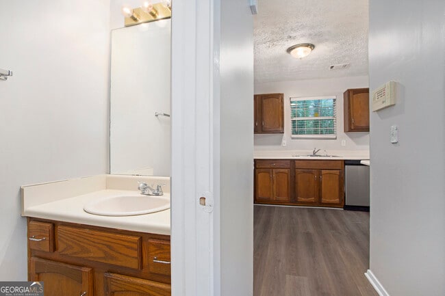 Building Photo - 5731 Wells Cir