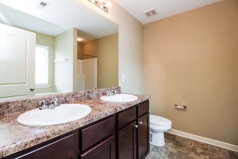 Building Photo - 41 Crescent Chase