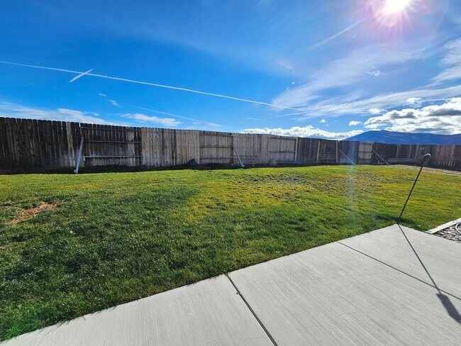 Building Photo - Cold Springs Beauty - Immaculate Newer Hom...