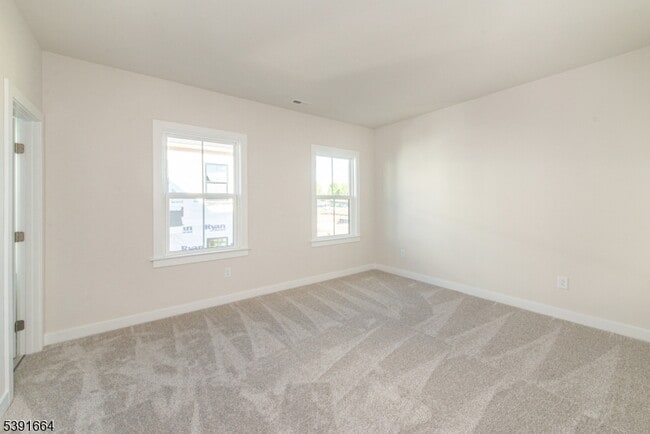 Building Photo - 14 Willow Ln