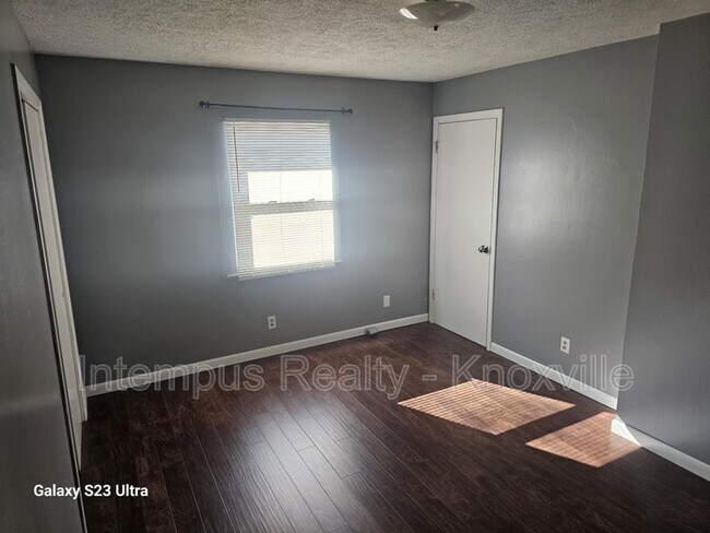 Building Photo - 2403 Howard St