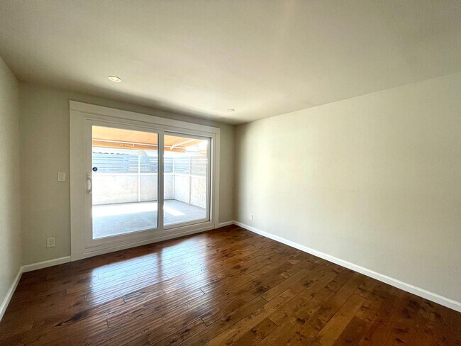 Building Photo - Prime Pasadena Condo