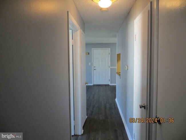 Building Photo - 1009 Ravens Crest Dr