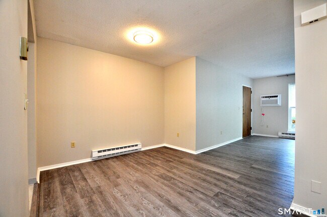 Building Photo - 71 Wellington Dr